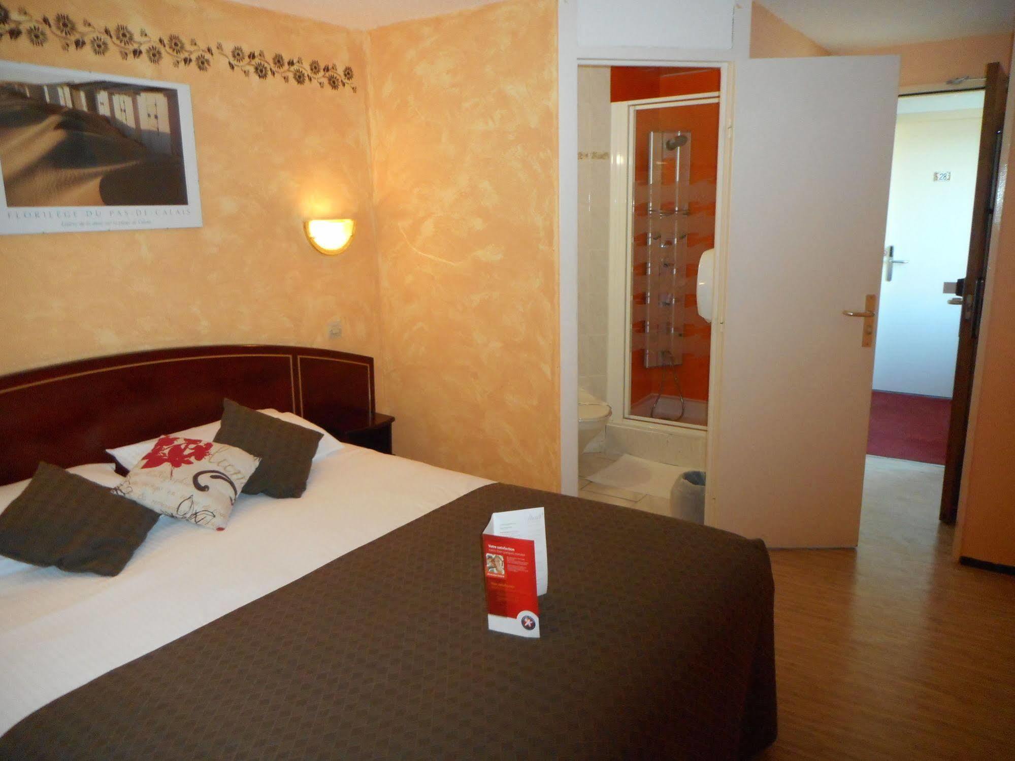 Brit Hotel Confort Cambrai Exterior foto