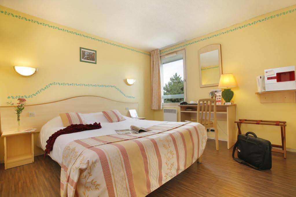 Brit Hotel Confort Cambrai Exterior foto