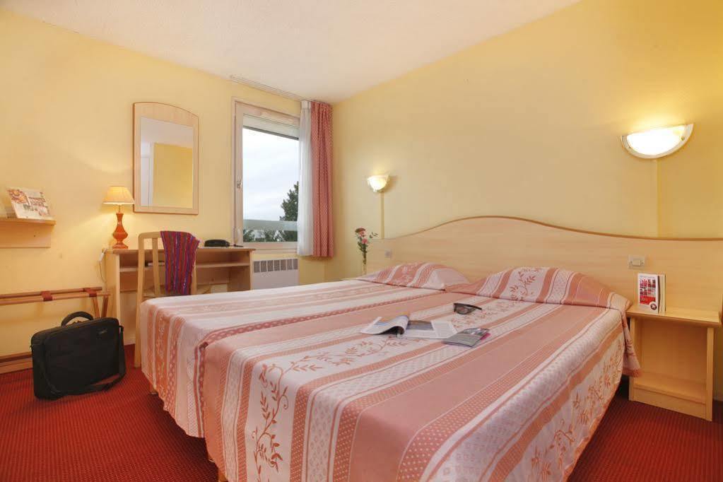 Brit Hotel Confort Cambrai Exterior foto